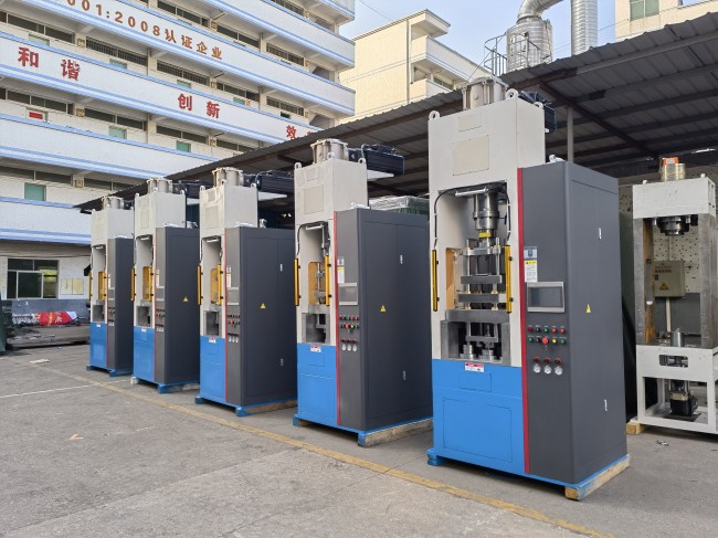 銅鐵共燒電感粉末伺服成型機(jī)