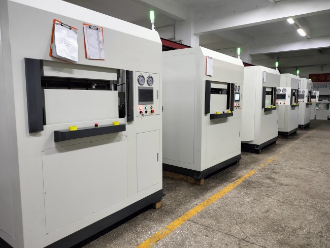 新材料：碳纖、玻纖、復(fù)合材料熱壓成型機(jī)技術(shù)